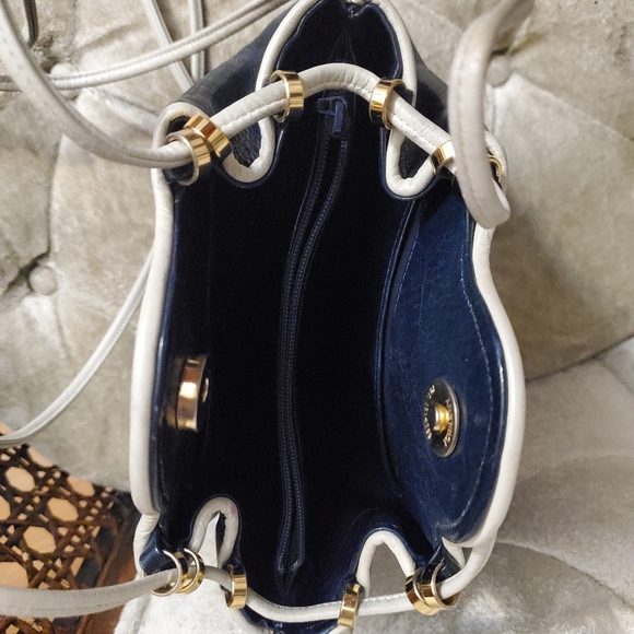 Kitamura bucket style draw sling bag - Picture 6 of 8